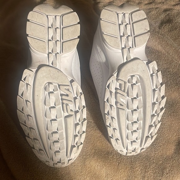 Fila Disruptor Sneakers - Picture 6 of 11